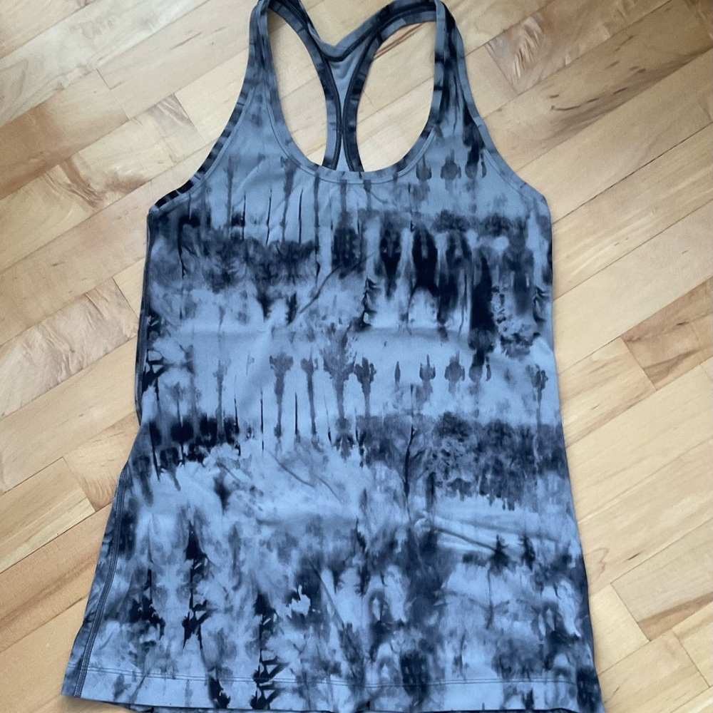 Lululemon Athletica Black and White Sleeveless Tank Top